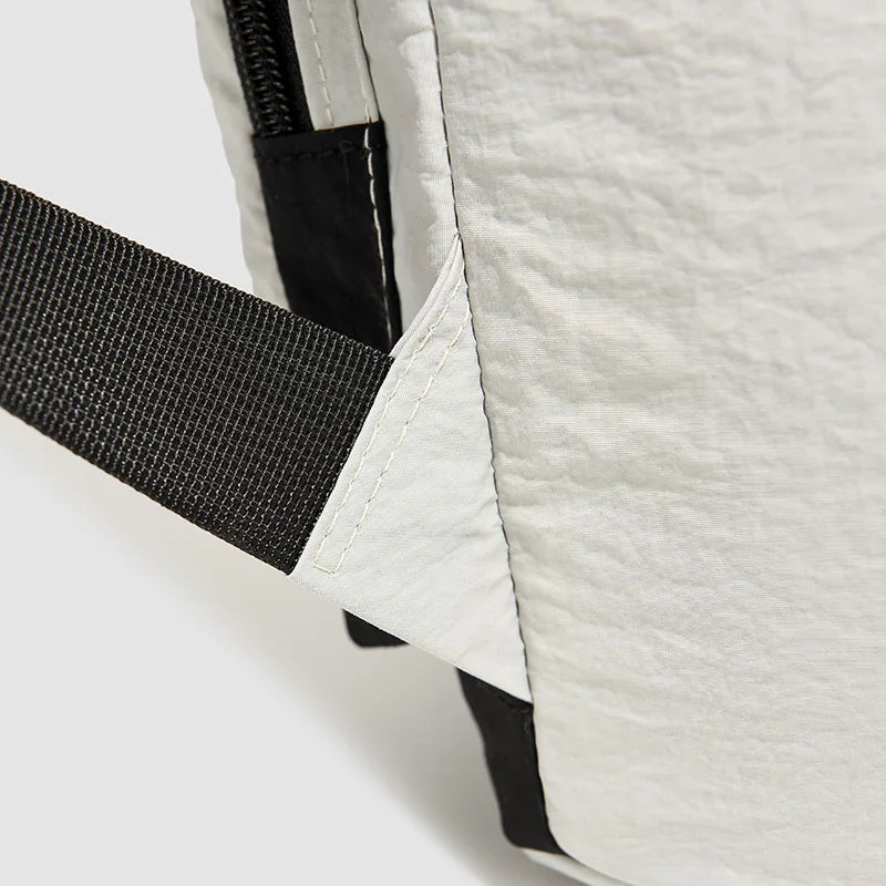 Small shoulder bag for female college students, contrasting colors, high-end feeling, short trip, light weight, outdoor hiking b